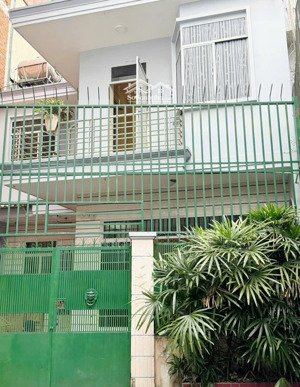 nhà dt khủng 9x11m trệt lầu 3pn 2wc phạm văn đồng p1 giá 14 triệu