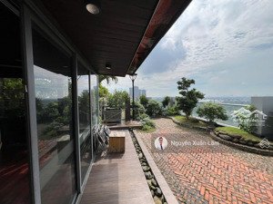 cần bán căn penthouse 300m2 sử dụng full đồ rừng cọ sân vườn cực rộng, giá 11.5 tỷ bao phí ecopark