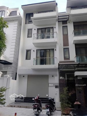 cho thuê nhà phố trương định, dt:70m2x 6 tầng, mt:6m, giá thuê:42tr, nhà mới, thang máy, ngõ xe tải