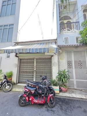 bán nhà thoại ngọc hầu - quận tân phú - dt: 4x10.1m, giá bán 5.4 tỷ tl