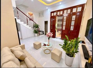 nhà đẹp thịnh quang- tt đống đa -dt 31m2- mt 4m, 5 tầng- full nội thất ở ngay