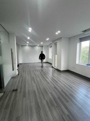 cho thuê văn phòng 52 m2 tại làng việt kiều châu âu, thoáng sáng sạch sẽ