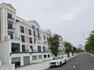 bán nhà phố nằm trong khu đô thị vốn bỏ ra 550 triệu. lh: 