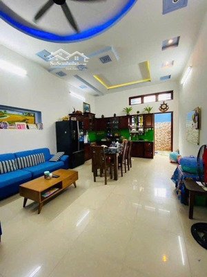 bán nhà 1t2l mặt tiền hoàng văn thái, phường 8