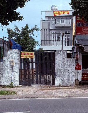 mặt tiền 961 phạm văn đồng 1 trệt 2 lầu 3 phòng 3 toalet 5,5* 28m, dtsd = 280m2, sân riên