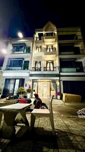 bán nhà 4 tầng - đường 8m - ngay huỳnh tấn phát - 5 x 12m - 6 tỷ hơn
