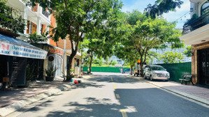 bán căn nhà mới siêu đẹp kđt hà quang 2 -phước hải tpnha trang giá bán: 9,7 tỷ ( thương lượng nhẹ)