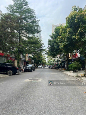 cần bán liền kề văn khê, dt 83m2, mặt đường 17m, trục chính kinh doanh. mời lh: 