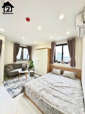 trống phòng mễ trì hạ, ô tô tải đỗ cửa, cửa sổ ban công thoáng mát