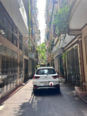 bán nhà phân lô ô tô vào nhà ngõ 238 hoàng quốc việt thiết kế hiện đại 5t nhà hai thoáng vĩnh viễn.