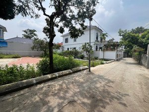 bán đất ven quốc lộ 6 đường thông ô tô ngay gần 2 chợ lớn và uỷ ban