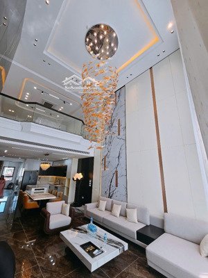 bán nhà thang máy ngay ngã tư lò đúc, 30m ra ô tô tránh, nội thất đẳng cấp, nhỉnh 9tỷ.