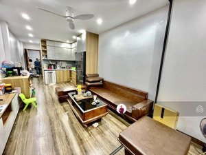 bán nhà phân lô,gara ô tô ,ô tô tránh ,vỉa hè, kinh doanh ,thang máy ,thông sàn ,thoáng sáng sạch.