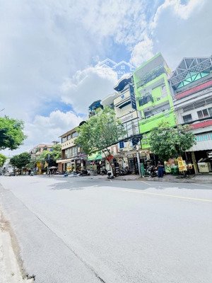 mặt tiền khu vip bàu cát khách sạn 22 phòng 5 tầng thang máy thuê khoán 70tr/th chỉ nhỉnh 26 tỷ