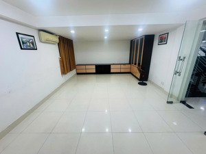 cho thuê biệt thự đẹp khu cao lỗ, p4, quận 8 gần parc mall, tạ quang bửu full nội thất 35tr/tháng