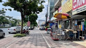 chủ cần tiền bán gấp nhà 3 tầng mặt phố ngô gia tự. 75m x 5m giá 18,8 tỷ