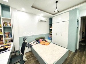 bán nhà yên hoà tt cầu giấy, 42m2 x 5t mt 3,95m. cách 1 nhà ra phố. full nội thất mới. 