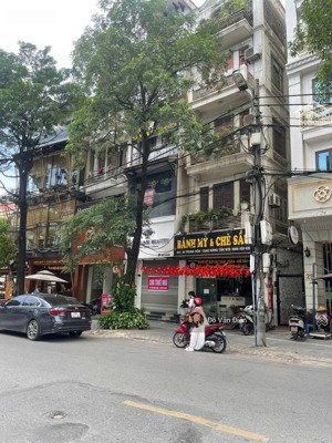 cho thuê nhà hàng ,showroom,vp,... mặt phố trung hoà , tổng dtsd : 650m2, mt 6m, giá thuê 80triệu