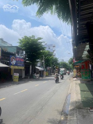 mặt tiền kinh doanh gò xoài , bhh a bình tân.
dt : 4x19.5m (nở hậu 5cm) 1 lầu . 10.5 tỷ tl