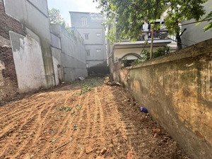 mảnh đất hiếm còn sót lại phố lạc long quân. ngõ nông thông. xây aparment cực đẹp