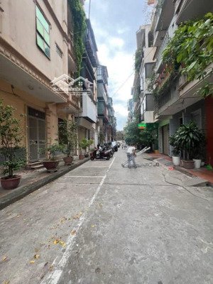 bán căn hộ tầng 2 tập thể quân đội, ngõ 234 hoàng quốc việt, 50m2, đủ đồ, 3.6 tỉ. lh: 