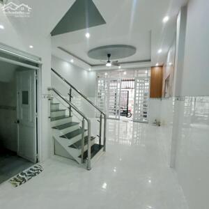 Bán nhà 1 trệt 1 lầu gần VinCom, Tân Mai, Biên Hòa, Đồng Nai, 64m2, giá 3 tỷ 600.