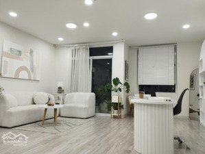 cho thuê gấp căn hộ xi grand court . diện tích : 79m2,2pn,2wc .giá thuê : 18tr/tháng.