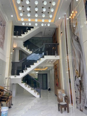 bán nhà hẻm 390 ql1a, p.bhh b, q. bình tân. dt 52m2 xây 3 lầu, sân thượng. giá 6,1 tỷ