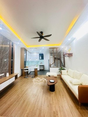 vip! bán nhà giáp ngoại giao đoàn, bắc từ liêm- ô tô đỗ cửa-gần phố-ngõ thông-40m2- 4 tầng- 9.5 tỷ