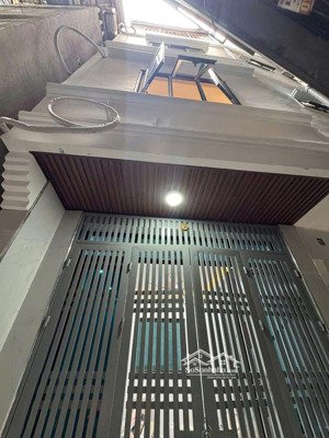 mặt ngõ kinh doanh, nhà 2 mặt ngõ rộng thoáng. dân trí cao. nhà về ở đuôn. 35m2 4 tầng. 7.15 tỷ