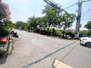 bán gấp căn nhà tại trung tâm cổ bi - gia lâm dt 82m2, ô tô vào nhà giá chỉ nhỉnh 6 tỷ