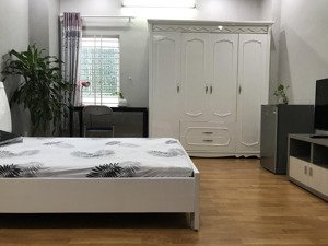 cho nữ thuê phòng cao cấp full nội thất đầu tháng 11 trống