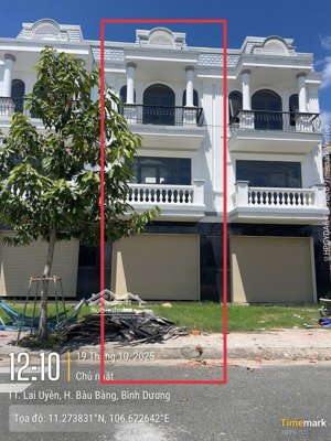 nhà phố 1 trệt 2 lầu đối diện công viên , sổ sẵn hỗ trợ bank tối đa , sát căn góc