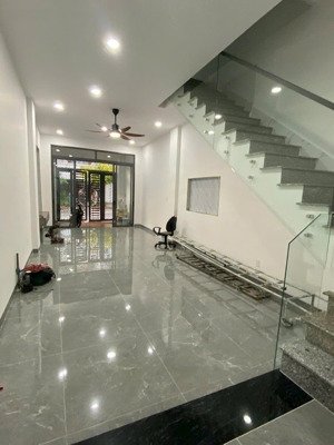 nhà gần biển nha trang - bán nhà 3 tầng mặt tiền nguyễn phi khanh gần ngã tư, thoáng đẹp