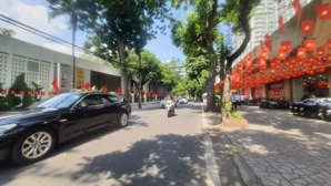 nhà cầu giấy - 60m2 - 7 tầng mới - 12 phòng - nội thất đẹp - hai thoáng - dòng tiền tốt - ngay phố