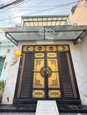 khu vực gần trường học và chợ chủ cần bán gấp để xử lý công việc.