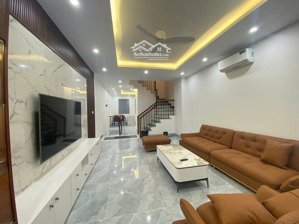 cho thuê nhà gấp miễn phí môi giới căn nhà hoàn thiện 5 tầng cơ bản và full đồ từ 2 - 5 tầng