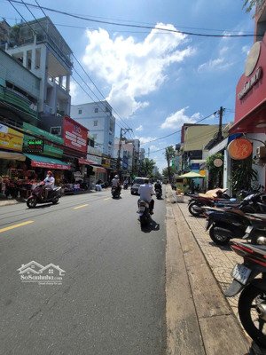 bán nhà mt kinh doanh đường tân quý,kế bên aeon tân phú !