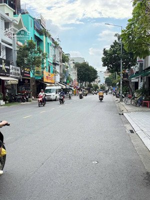 chỉ cần nhỉnh 11 tỷ có ngay nhà mặt tiền vườn lài tân phú - 100m2 - 2 tầng