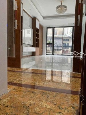 hiế..m- mặt ngõ- thông - 6 tầng- mt 5m- thang máy- gần phố- hồ tây- vị trí đỉnh- thuỵ khuê dt 50m-