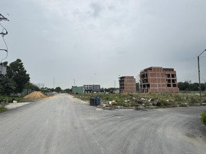 chính chủ bán đất lô góc 2 mt đường lớn kề chợ đầu môi, full thổ cư - sổ hồng riêng - xem ngay ....