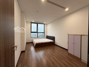 chính chủ cho thuê căn hộ chung cư 2 pn 83,5 m2 , full nội thất , tại mipec xuân thủy, giá 20 triệu