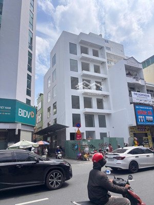 bán tòa nhà góc 2mt phan xích long- phú nhuận 360m² vuông vức.hđ thuê: 130tr/th giá chỉ 65 tỷ