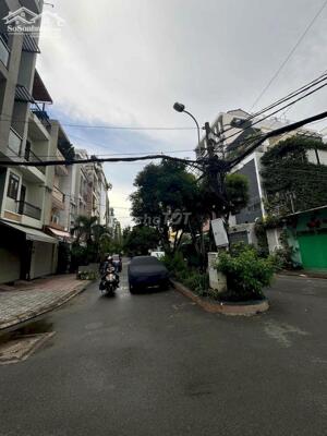 Bán nhà Hẻm Siêu Đẹp 766/ Lạc Long Quân - DT 4 x 18 - C4 Tiện Xây - Giá 11.5 tỷ TL