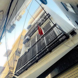 nhà khương trung 32m 6.8 tỷ, 4 ngủ, ngõ ba gác, thoáng sáng, gần hồ, ở ngay.