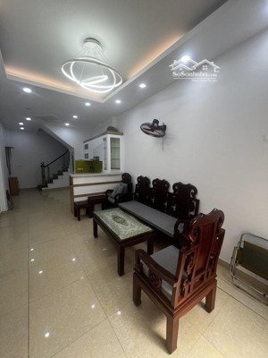 bán nhà 5 tầng phố tôn đức thắng - trung tâm đống đa, ngõ thoáng, sổ vuông, nở hậu