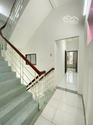 khu vip lạc long quân, quận 11, 64m2, 3 tầng, ô tô vào nhà, giá 9.9 tỷ