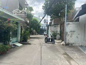 hẻm xe tải lạc long quân quận 11 - gần mặt tiền - dt 4x15m vuông - khu cao tầng - chỉ 8,2 tỷ