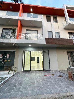 góc vàng kinh doanh chính chủ bán shophouse river park view công viên,q9 shr, kinh doanh là có lãi!