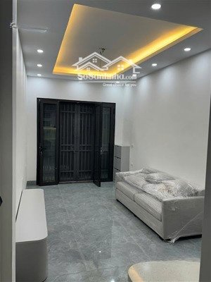 bán nhà cầu giấy, 10m ô tô, sát phố, 30m2, 7.7 tỷ.